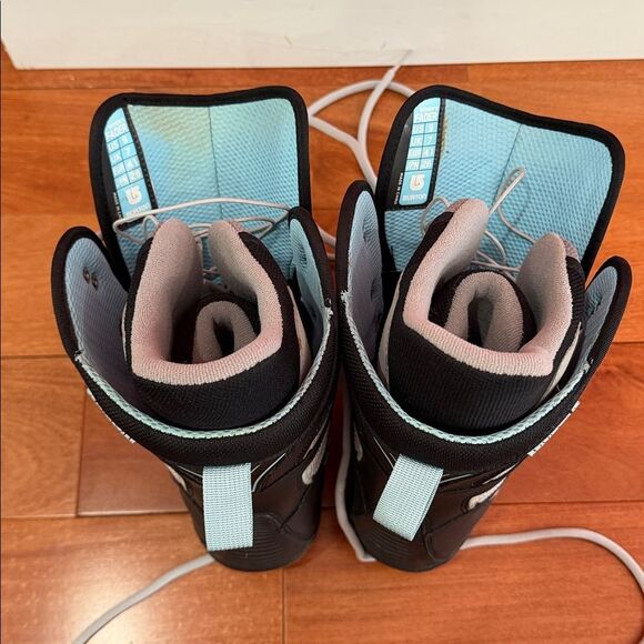 Burton Women's Fader Snowboard Boots - Black and Light Blue size 9 - Picture 8 of 10
